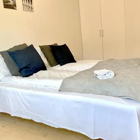 Apartment Newly Renovated Two Bedroom In Center Of *