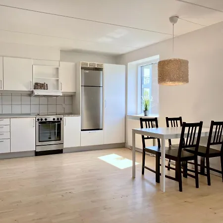 Apartment Newly Renovated Two Bedroom In Center Of *