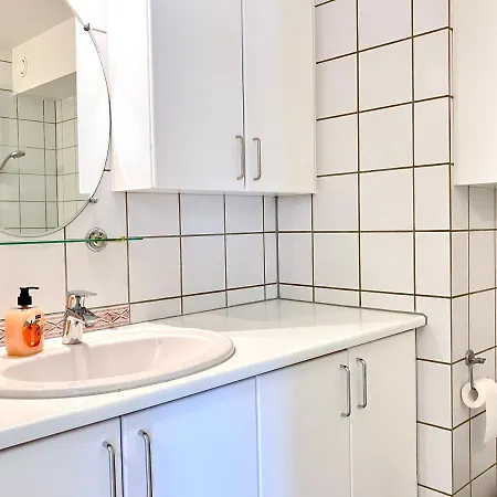 Newly Renovated Two Bedroom In Center Of