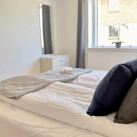 Apartment Newly Renovated Two Bedroom In Center Of *
